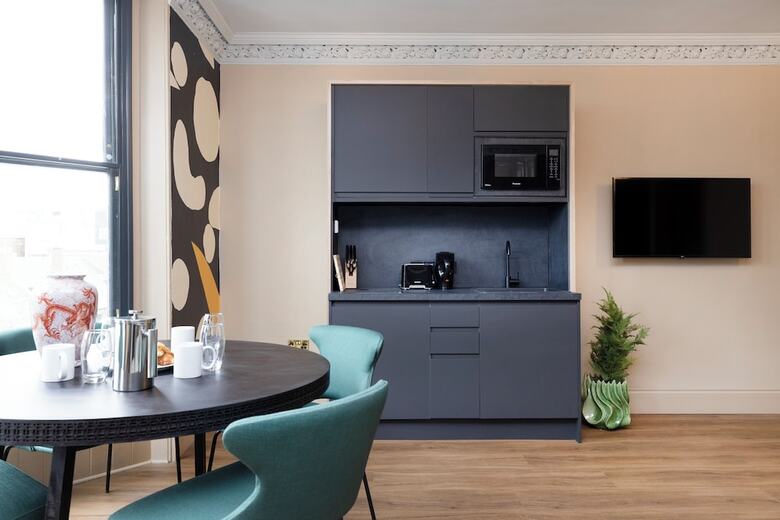 30 Castle Street Aparthotel