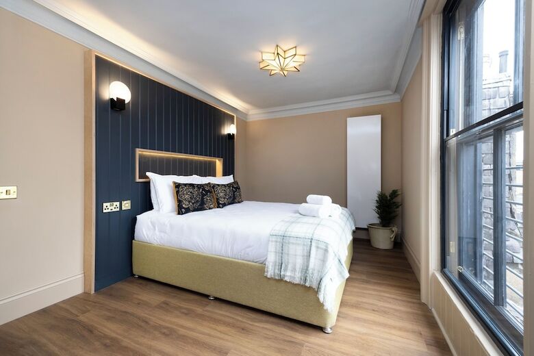 30 Castle Street Aparthotel