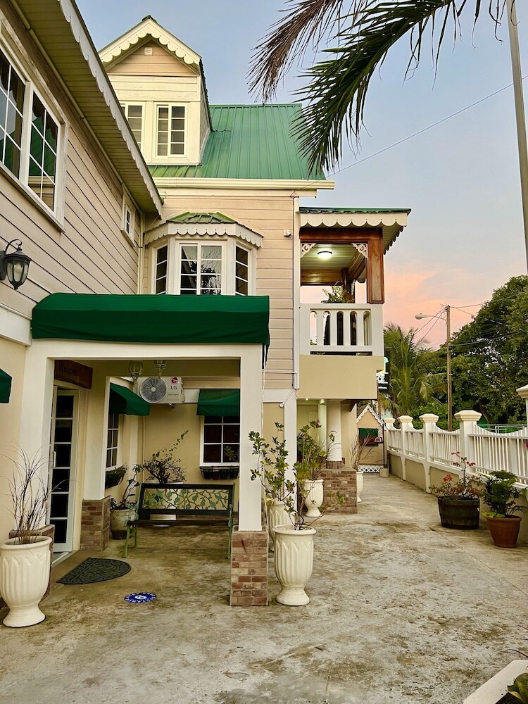 One South Place Hotel