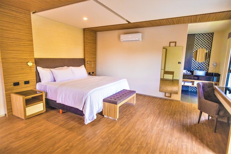 Hotel Plaza By Kavia