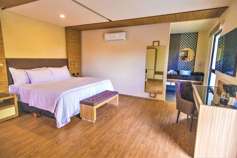 Hotel Plaza By Kavia