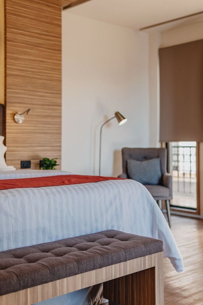 Hotel Plaza By Kavia