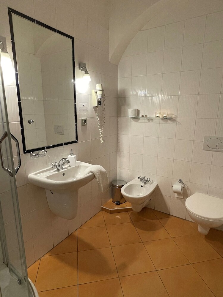 Hotel U Cervene Zidle