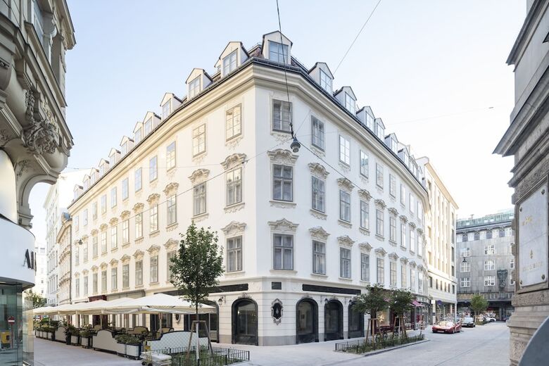 Hotel The Leo Grand
