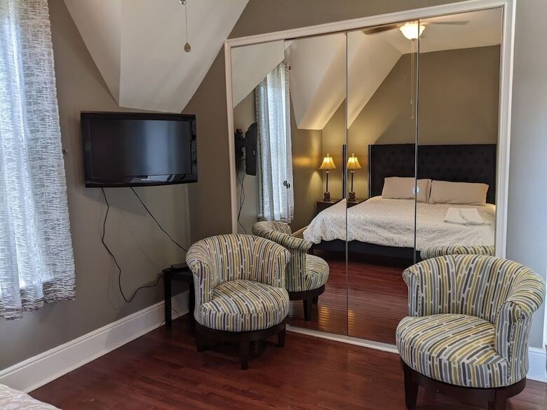 Hotel Stratford Suites - 66 Daly Ave