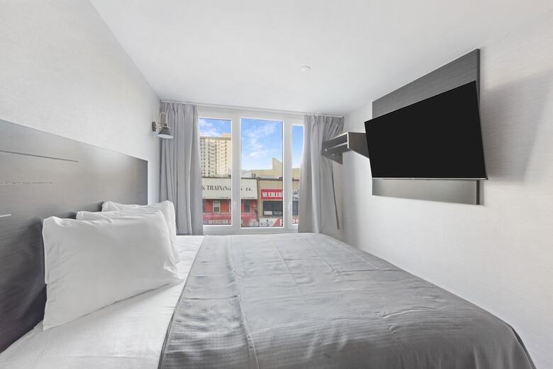 Tremont Hotel