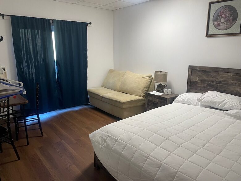 Hotel Rolling Pines Golf & Banquet Facility