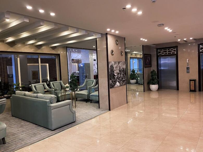 Landmark Hotel - Sari