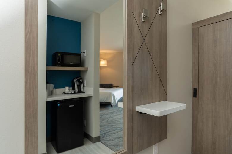Hotel Holiday Inn Express & Suites Charlottesville By Ihg