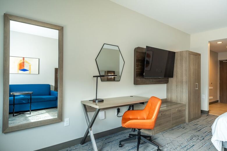 Hotel Holiday Inn Express & Suites Charlottesville By Ihg