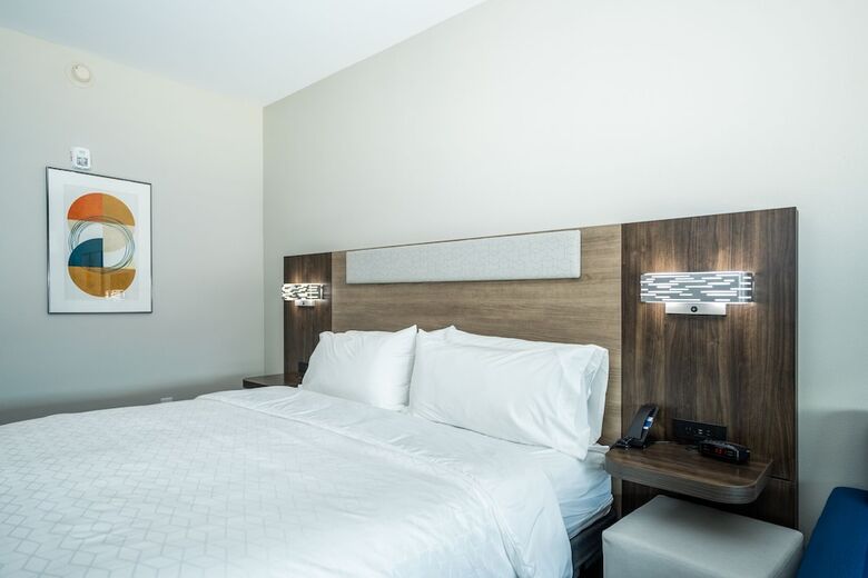 Hotel Holiday Inn Express & Suites Charlottesville By Ihg
