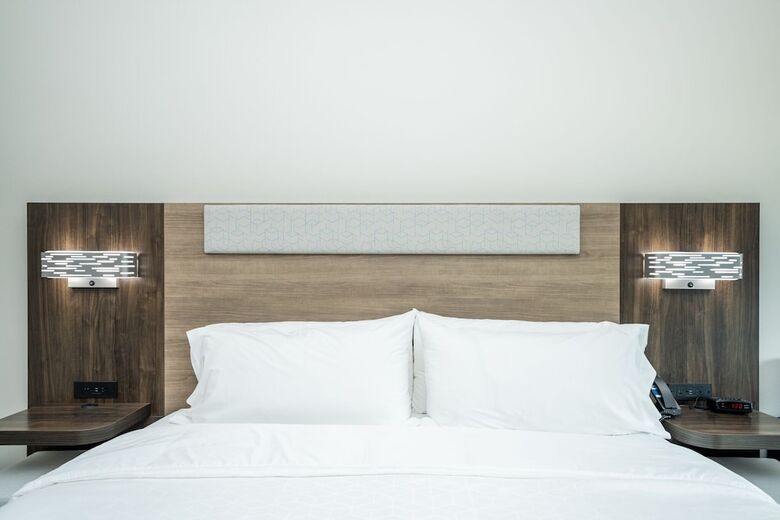 Hotel Holiday Inn Express & Suites Charlottesville By Ihg