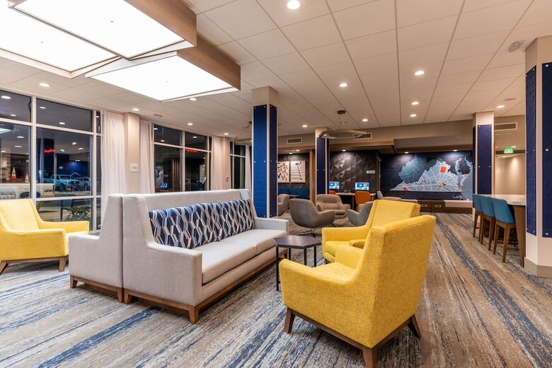 Hotel Holiday Inn Express & Suites Charlottesville By Ihg