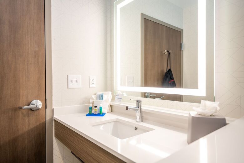 Hotel Holiday Inn Express & Suites Charlottesville By Ihg