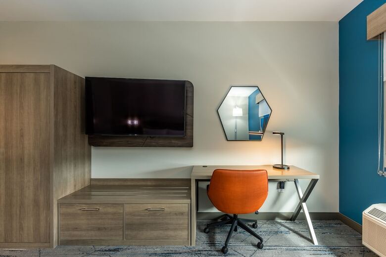 Hotel Holiday Inn Express & Suites Charlottesville By Ihg