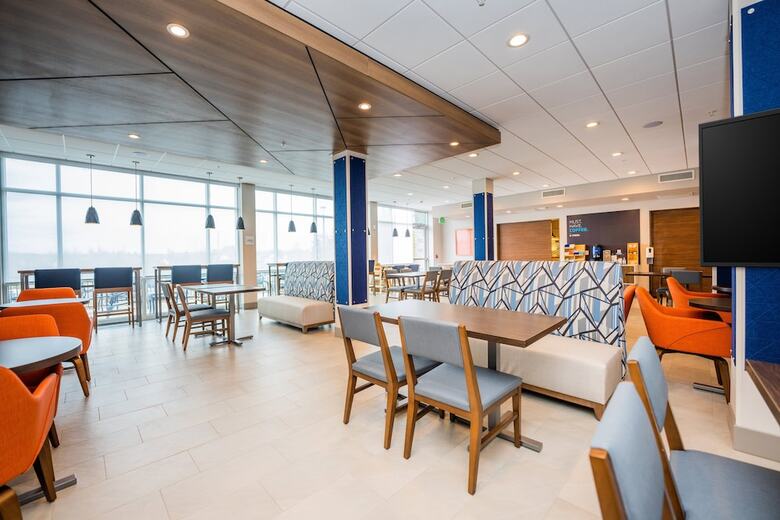 Hotel Holiday Inn Express & Suites Charlottesville By Ihg