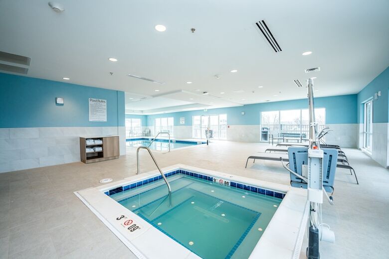 Hotel Holiday Inn Express & Suites Charlottesville By Ihg