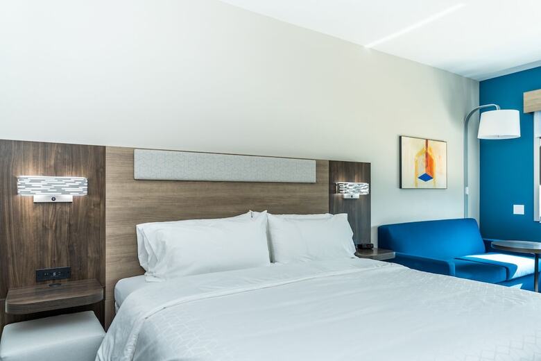 Hotel Holiday Inn Express & Suites Charlottesville By Ihg