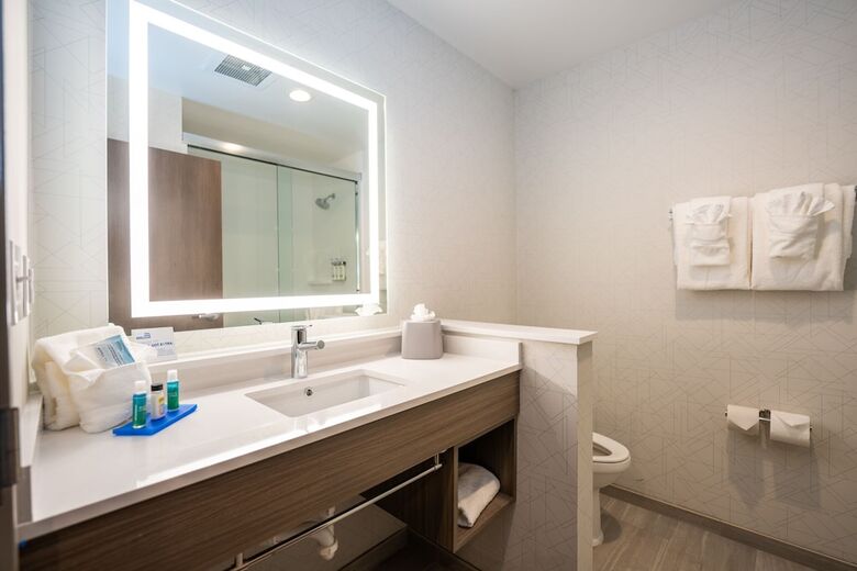 Hotel Holiday Inn Express & Suites Charlottesville By Ihg