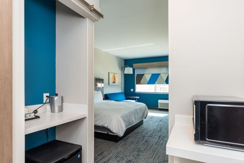 Hotel Holiday Inn Express & Suites Charlottesville By Ihg