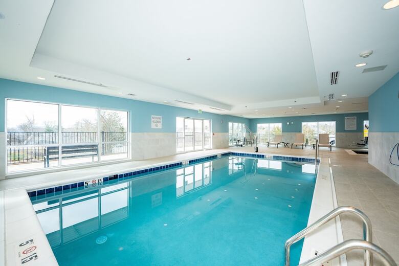 Hotel Holiday Inn Express & Suites Charlottesville By Ihg