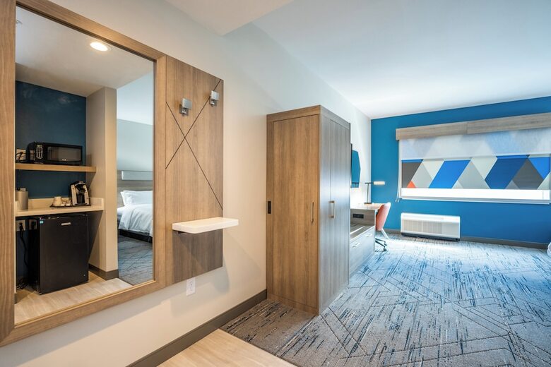 Hotel Holiday Inn Express & Suites Charlottesville By Ihg
