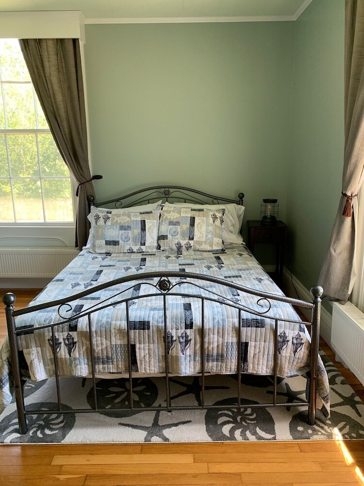 Bed & Breakfast Captain Sweetser's Inn