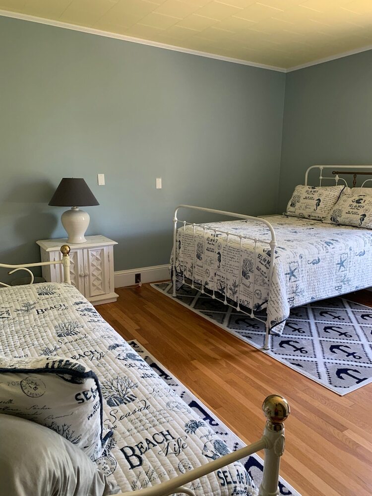 Bed & Breakfast Captain Sweetser's Inn