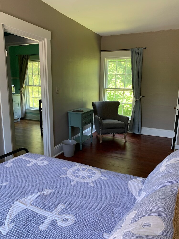 Bed & Breakfast Captain Sweetser's Inn