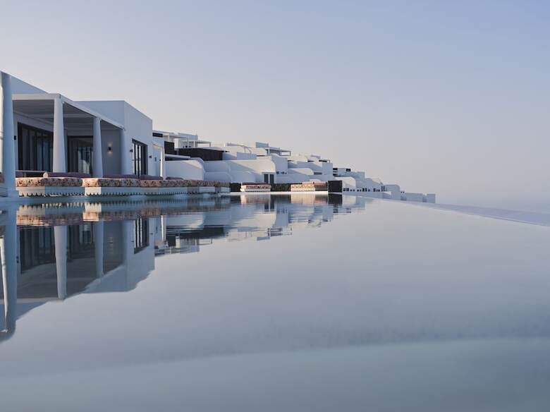 Hotel Cresanto Luxury Suites