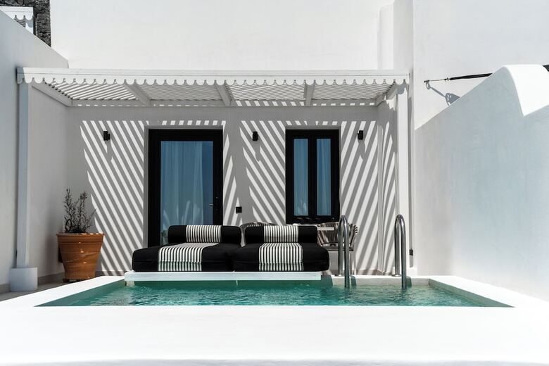 Hotel Cresanto Luxury Suites