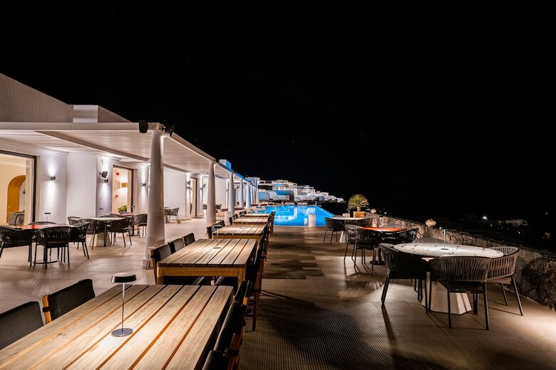 Hotel Cresanto Luxury Suites