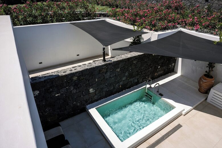 Hotel Cresanto Luxury Suites
