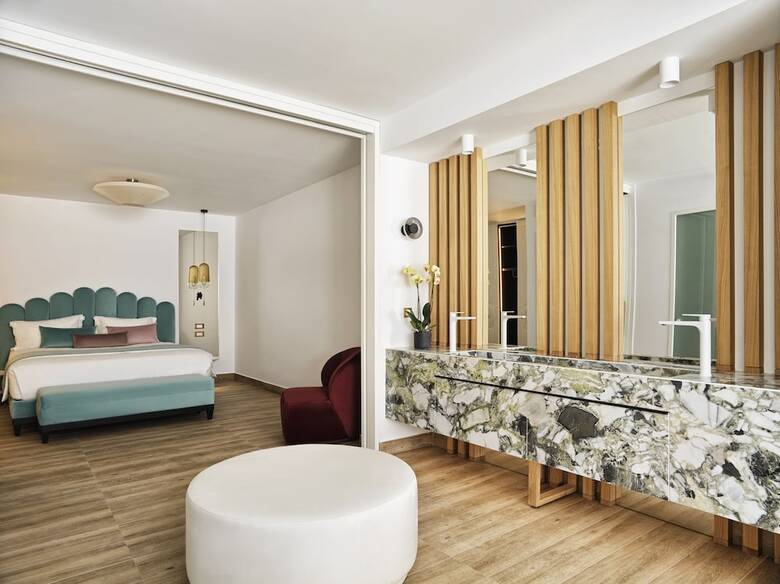 Hotel Cresanto Luxury Suites