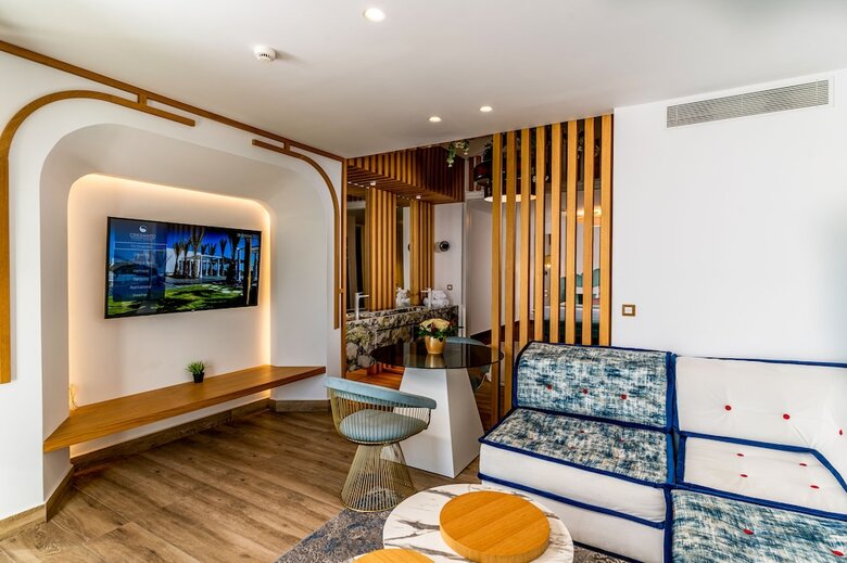 Hotel Cresanto Luxury Suites