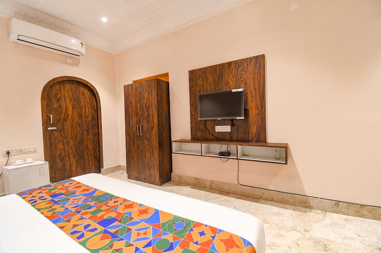 Fabhotel Golden Suites