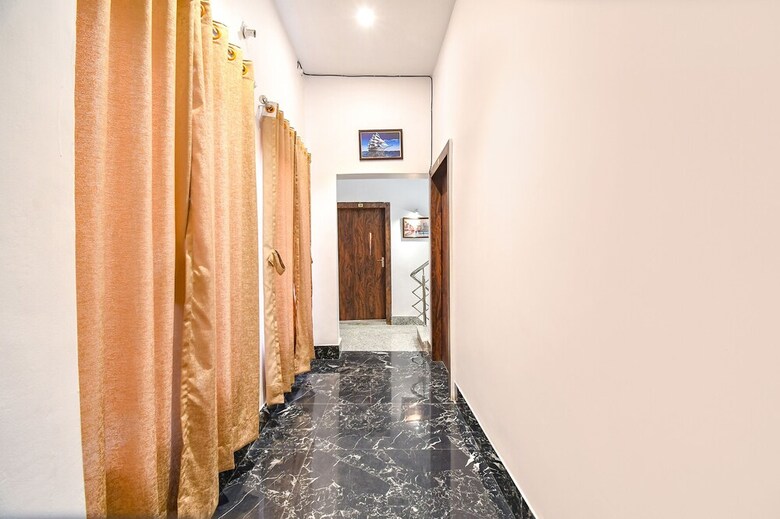 Fabhotel Golden Suites