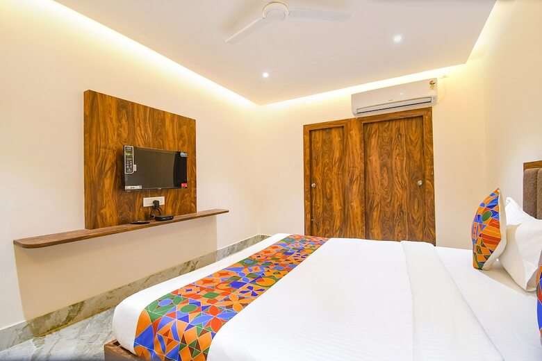 Fabhotel Golden Suites