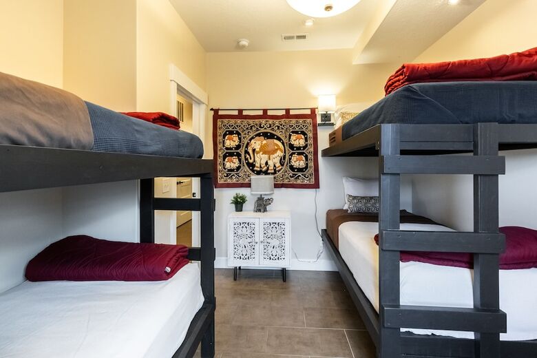Hotel Aspenwood Manor