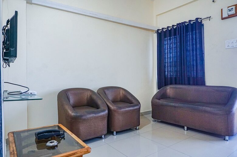 Hotel Fabexpress Vaishnav Inn