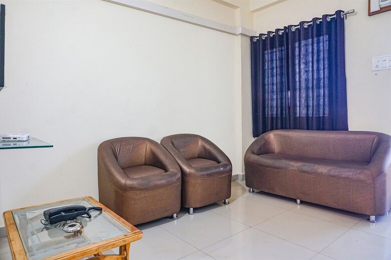 Hotel Fabexpress Vaishnav Inn