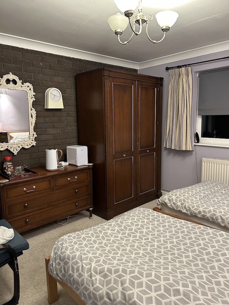 Lowri Cottage Hotel