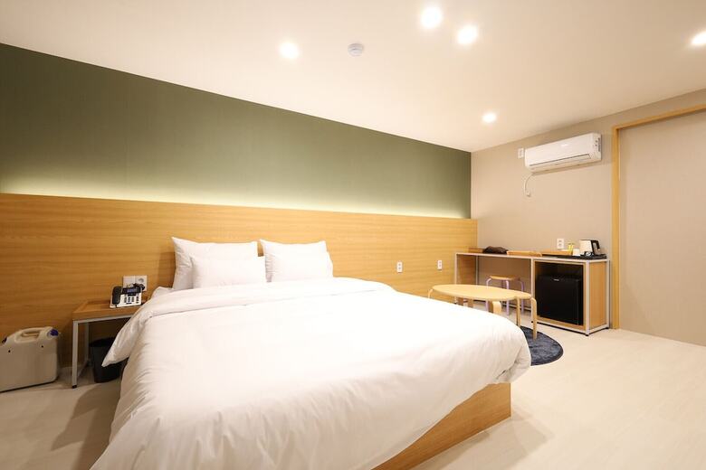 Calm Rest Hotel Gimhae