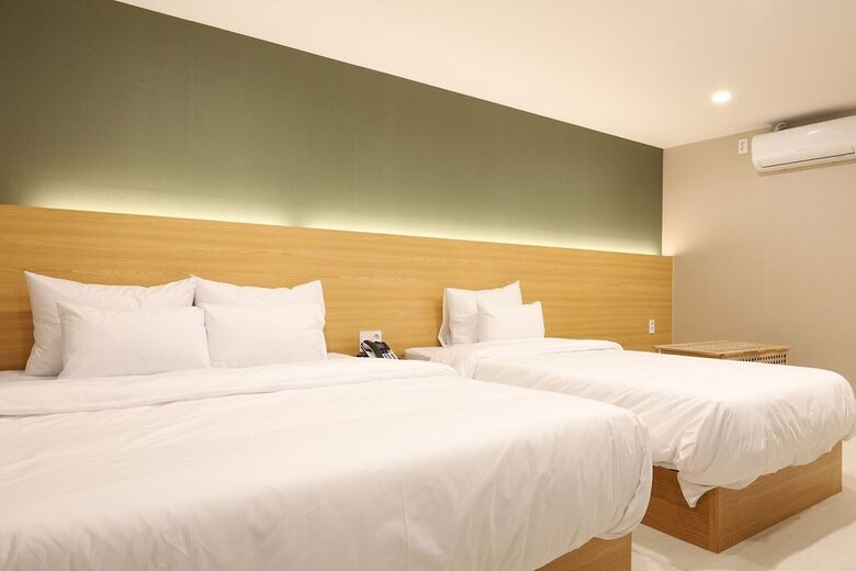 Calm Rest Hotel Gimhae