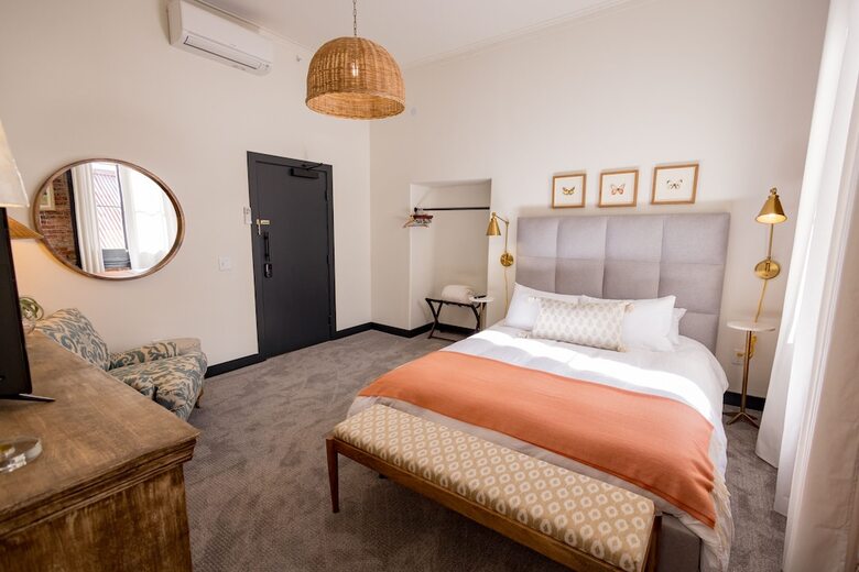 Hotel Speakeasy Suites