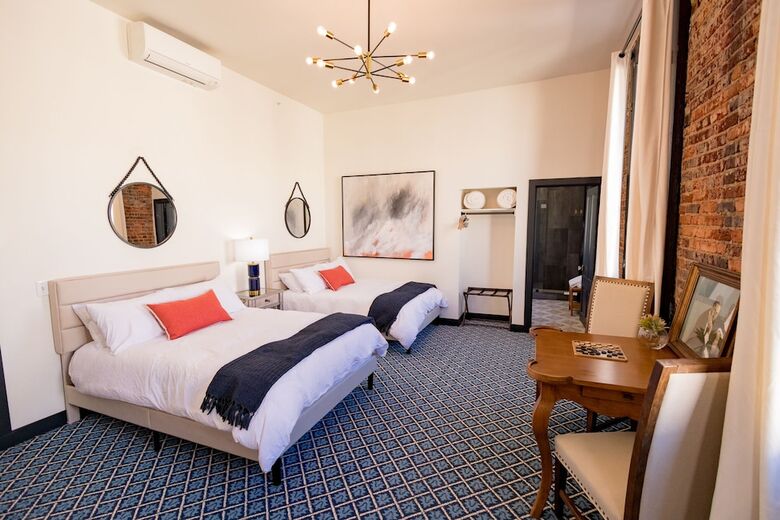 Hotel Speakeasy Suites