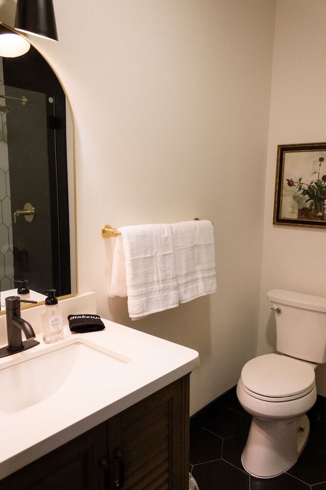 Hotel Speakeasy Suites