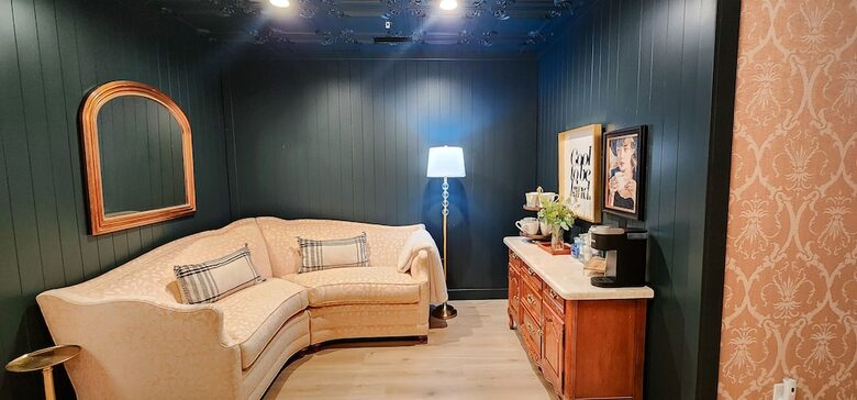 Hotel Speakeasy Suites
