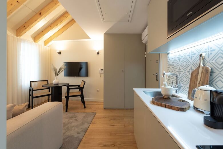 Aparthotel Mouzinho Da Silveira 215 By Lovelystay
