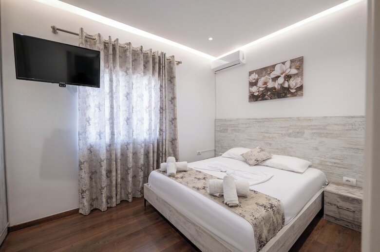 Hotel Vila Irdi